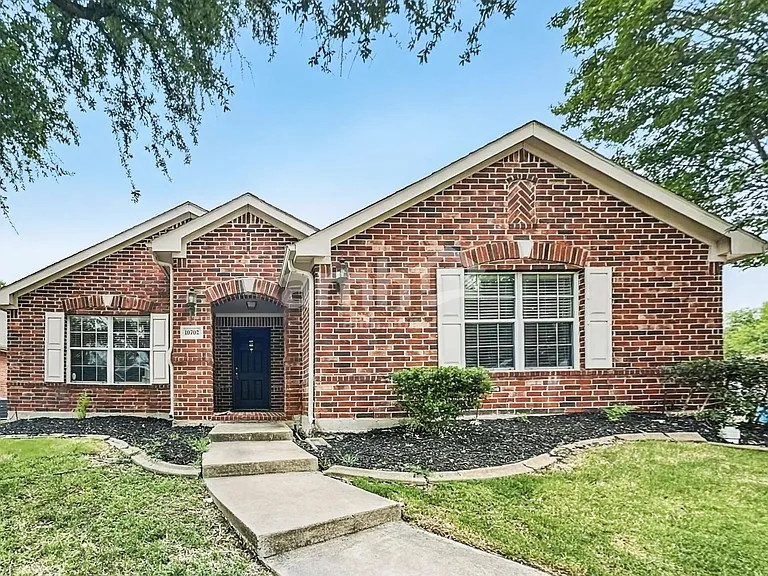 10702 Nantucket Dr — Photo 1