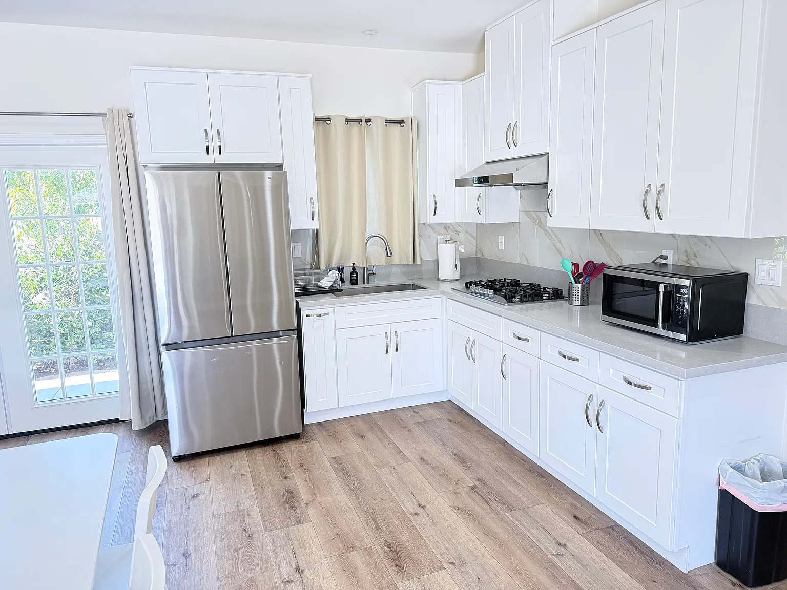 3 bed, 1100 sqft, $4,500 — Photo 4