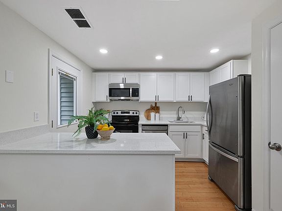 4th image of 6419 Grafton Garth Ct