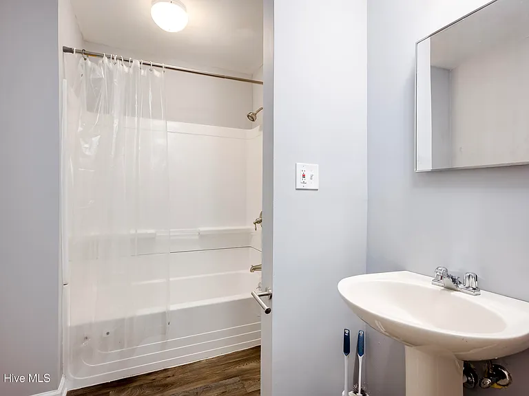 2107 Faircrest Ave #B — Photo 9