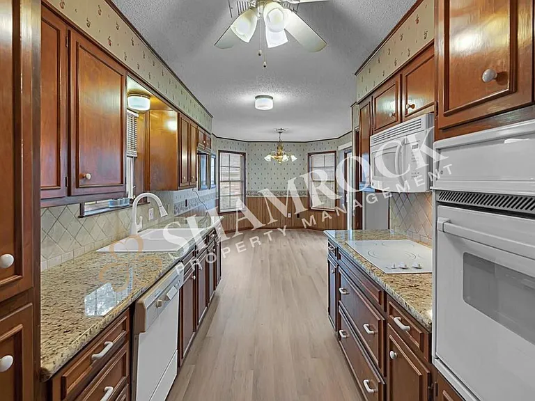 4613 Westchester Dr — Photo 11