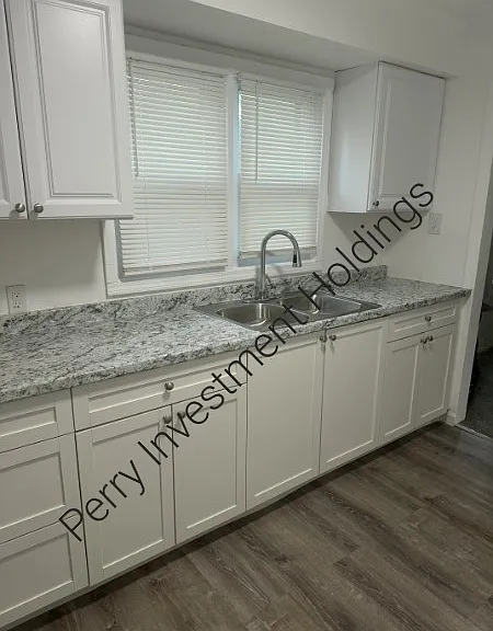 537 Highland Ave — Photo 2