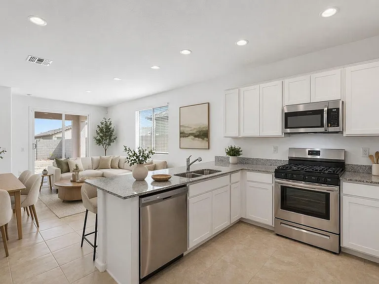 2440 W Bowker St — Photo 3