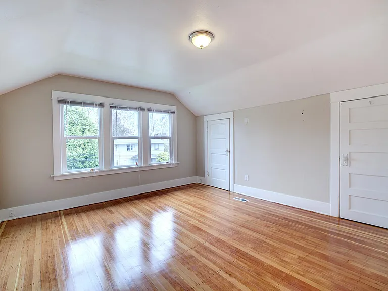 5007 8th Ave NE — Photo 11