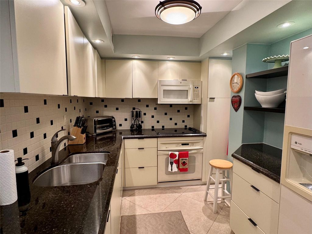 740 S Federal Highway #216, photo 8