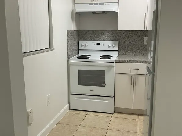 1725 W 60th St, Hialeah, FL
