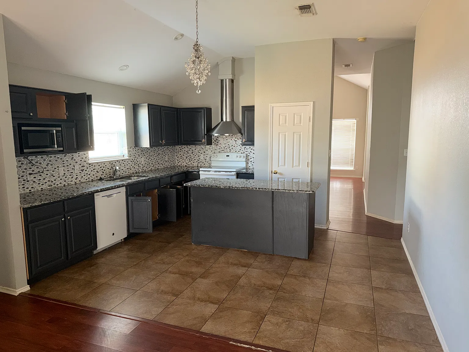 3 bed, 1762 sqft, $2,200 — Photo 4