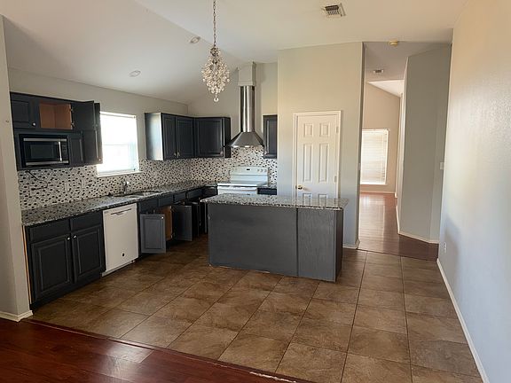 4th image of 4029 Colorado Springs Dr