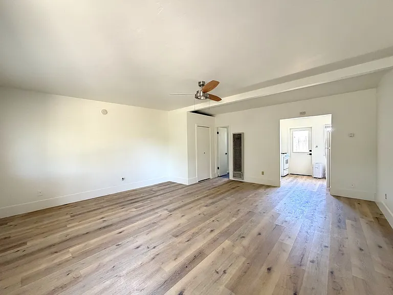 125 S L St — Photo 3