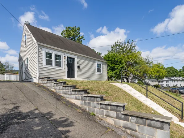 285 Manassas Dr, Manassas Park, VA 20111
