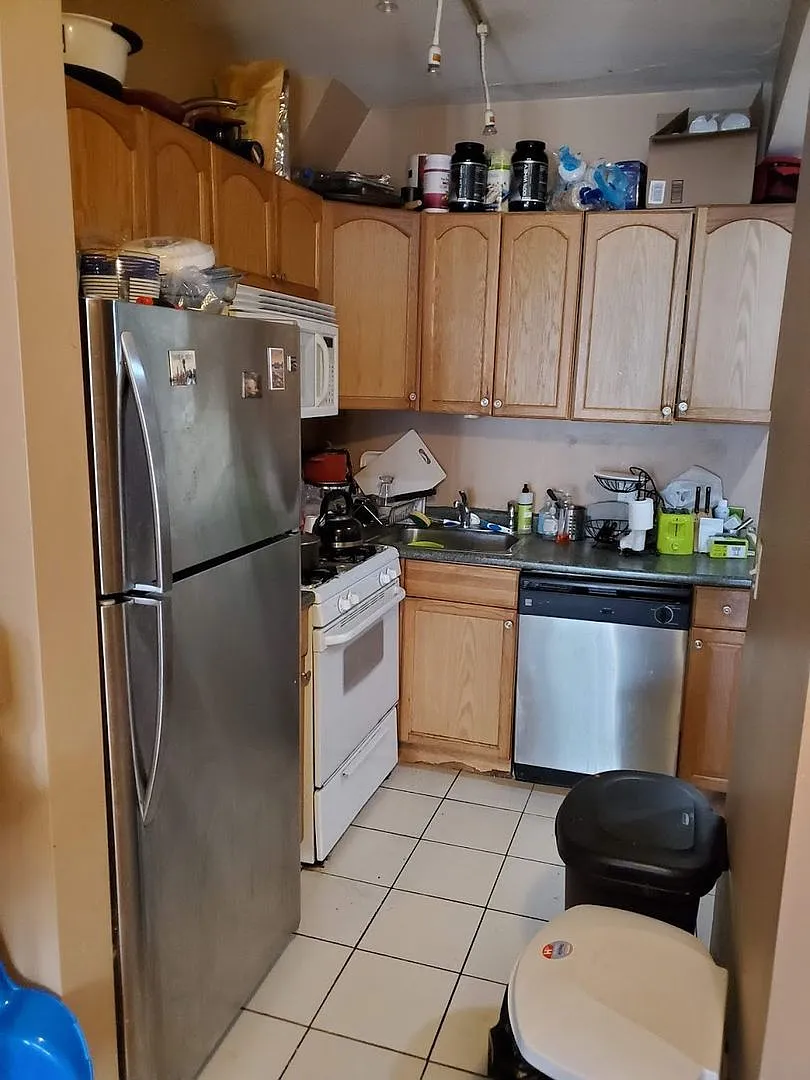 Great 3 Bed Available 9/1/26 — Photo 2