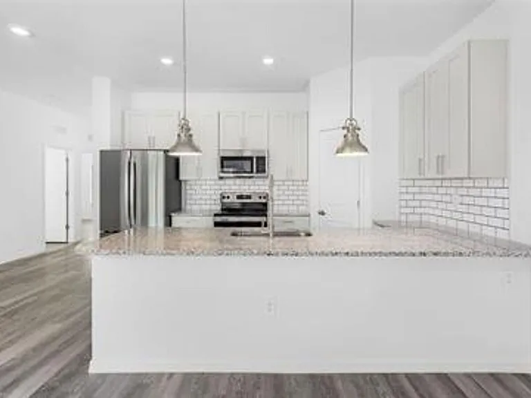 2122 Armour Rd #2122 — Photo 4