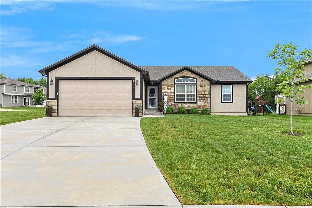 19728 Emerald St, Spring Hill, KS 66083 Zillow