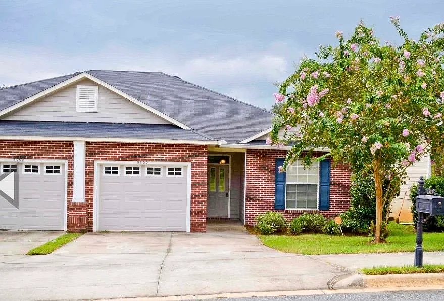 3 bed, 1231 sqft, $1,800 — Photo 1