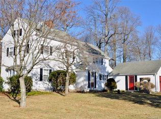 300 Ballfall Rd, Middletown, CT 06457