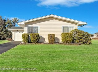 2 Jeffers Ct, Brick, NJ 08724