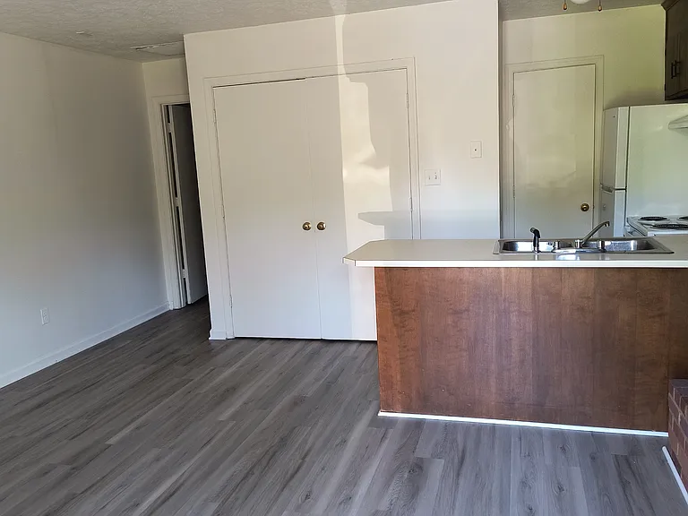 179 Oak Hill Dr #A — Photo 2