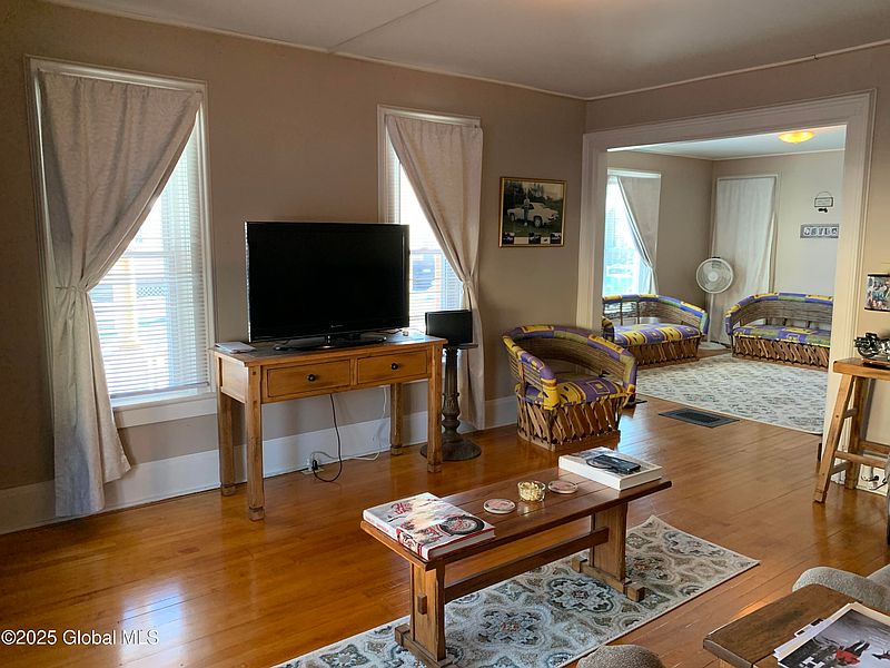 3rd image of 3 Montcalm Street