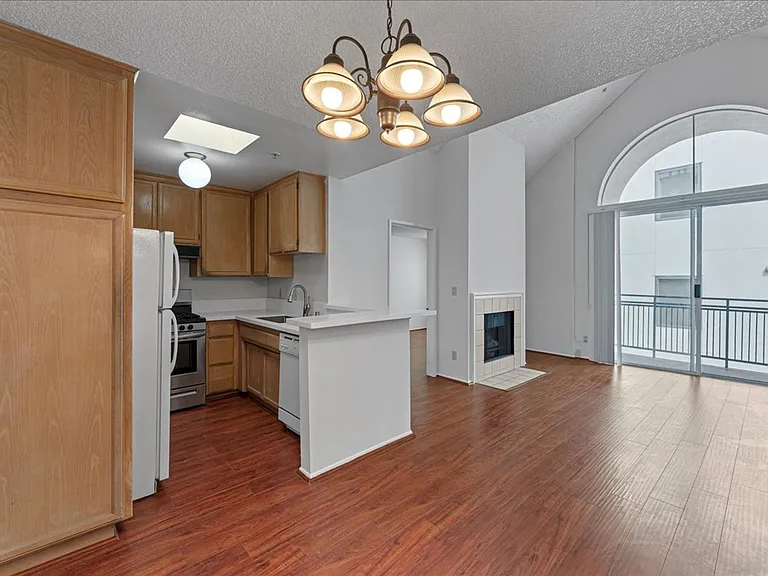 1785 Beloit Ave — Photo 16
