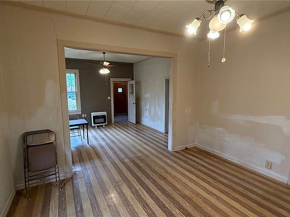 5th image of 701 E 10th St