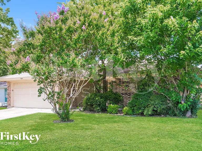 5304 Tamarack Ct — Photo 2
