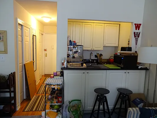 Rented by Salon Realty Corp | media 6