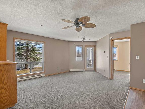 4th image of 60 E Jacobs Close #101
