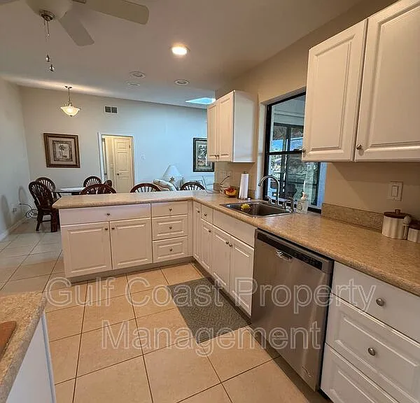 3185 Clifford St — Photo 32
