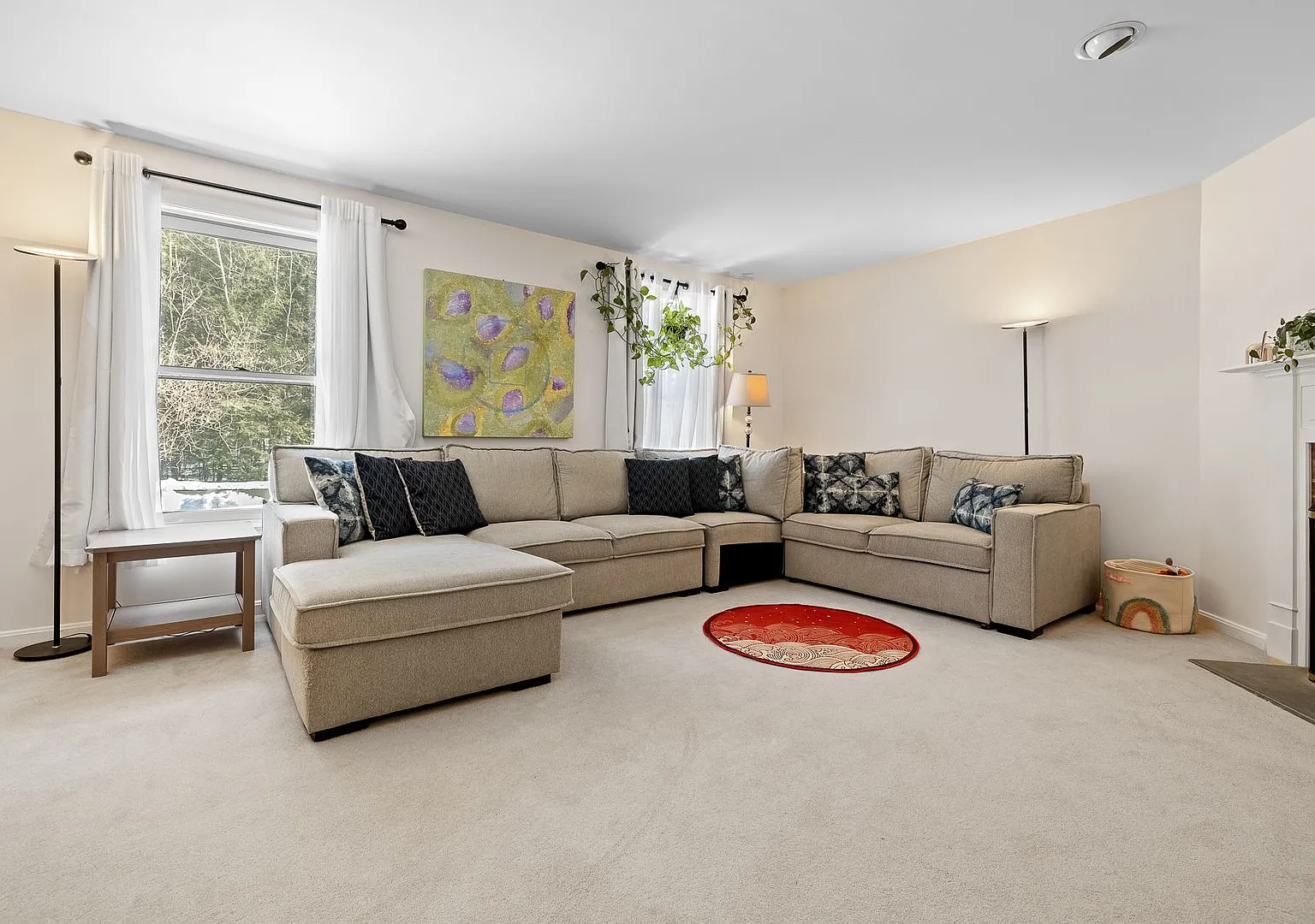 Spacious 3 bedroom, 2 1/2 bathroom duplex — Photo 4