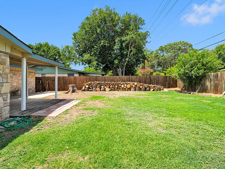 417 E Lindbergh Blvd — Photo 21
