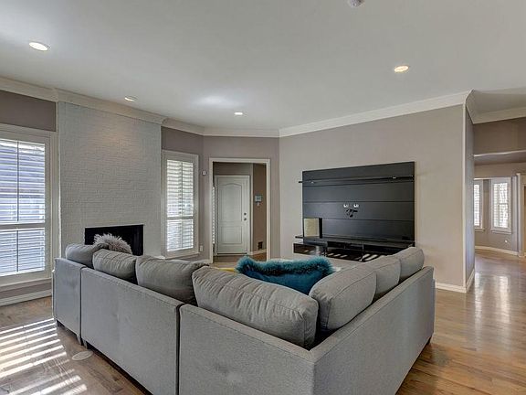 4th image of 6133 Woodgarden Ln