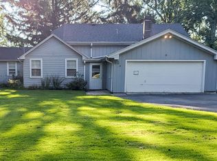 52 Deerpath Rd, Deer Park, IL 60010