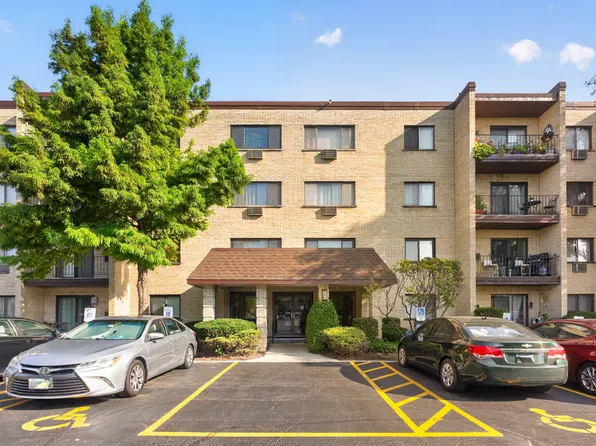 7211 Wolf Rd #109A, Indian Head Park, IL 60525