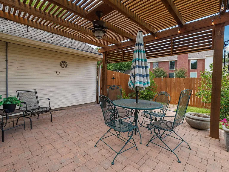 3726 Pensacola Dr — Photo 44