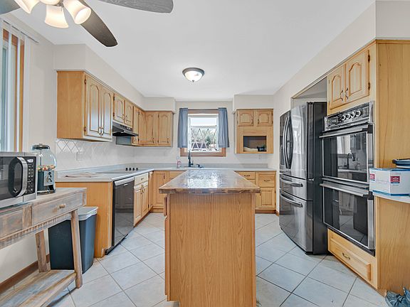 5th image of 8622 W 90th Pl