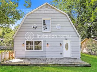 911 Paul St, McHenry, IL 60051