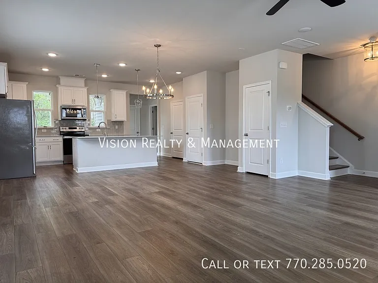 141 Winding River Dr — Photo 32