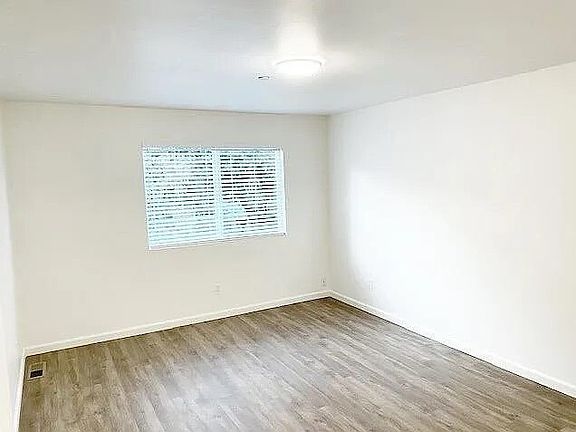 4th image of 1626-1628 Annie St