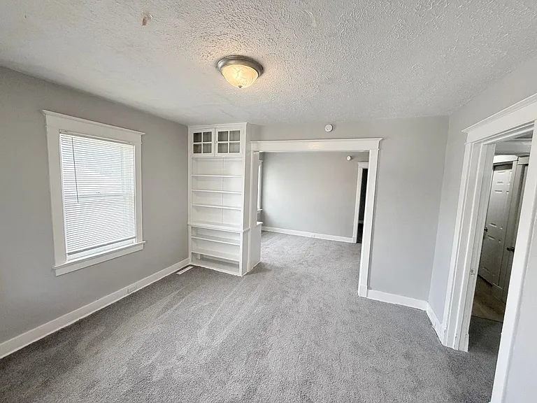 1317 N Spring St — Photo 3