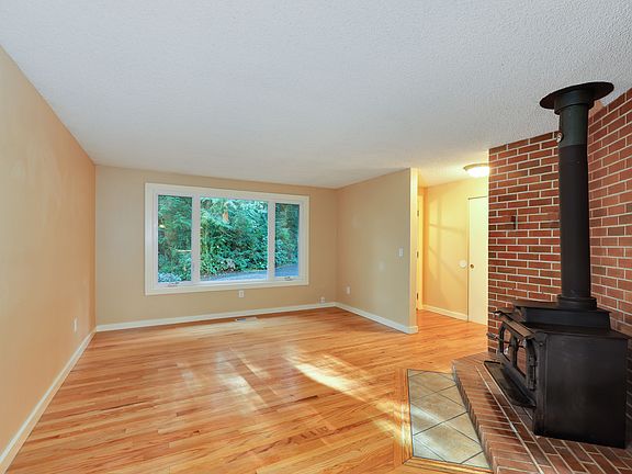 2nd image of 5492 NE Laura Ct