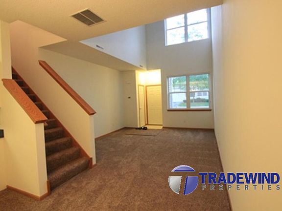 4th image of 924 Princeton Ave