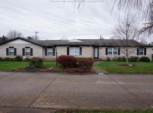 203 Sunset Dr, Hurricane, WV 25526