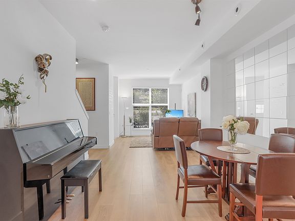 5th image of 2820 Hope St