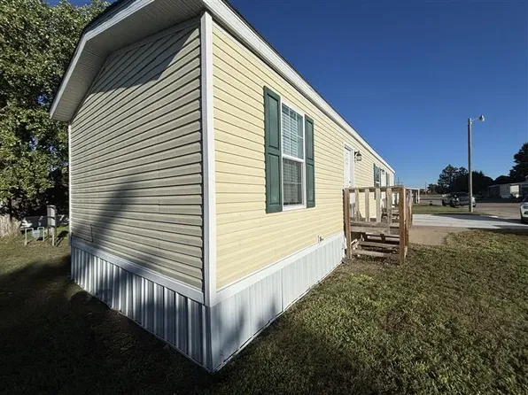 107 Burgundy Ln #107B, Hays, KS 67601