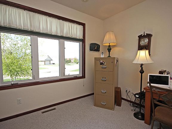 4th image of 207 Ashley Ln
