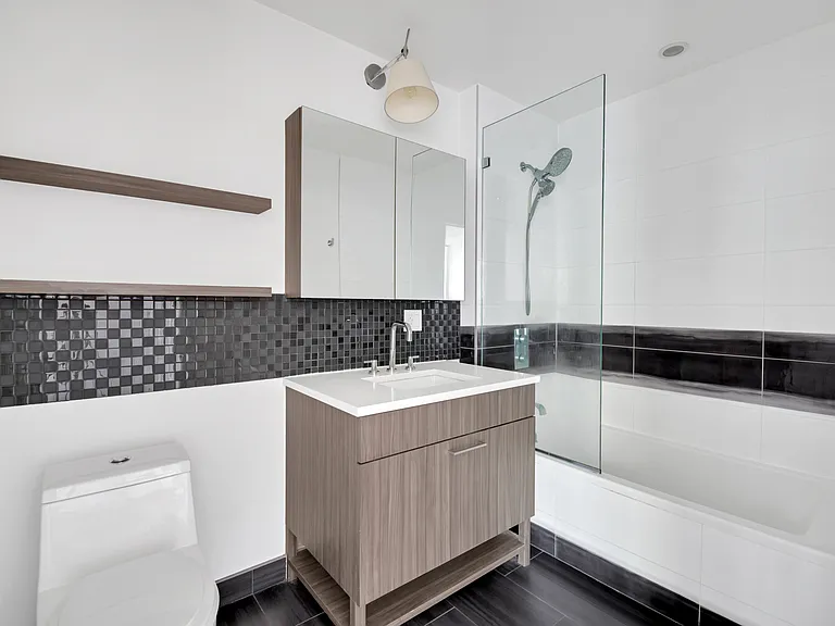 205 N 7th St #2A — Photo 9