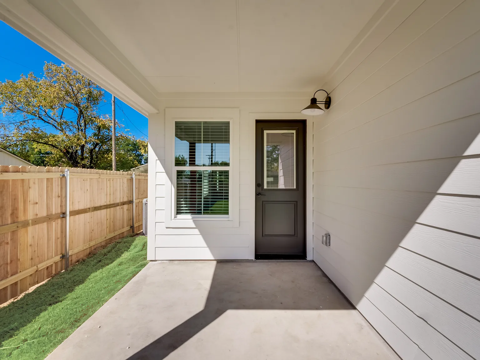 3 bed, 1215 sqft, $1,650 — Photo 2