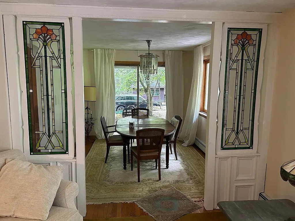 3 bed, 2.0 bath, 2182 sqft, $3,000 — Photo 2