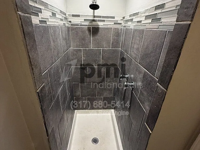 6460 Park Central Way — Photo 15