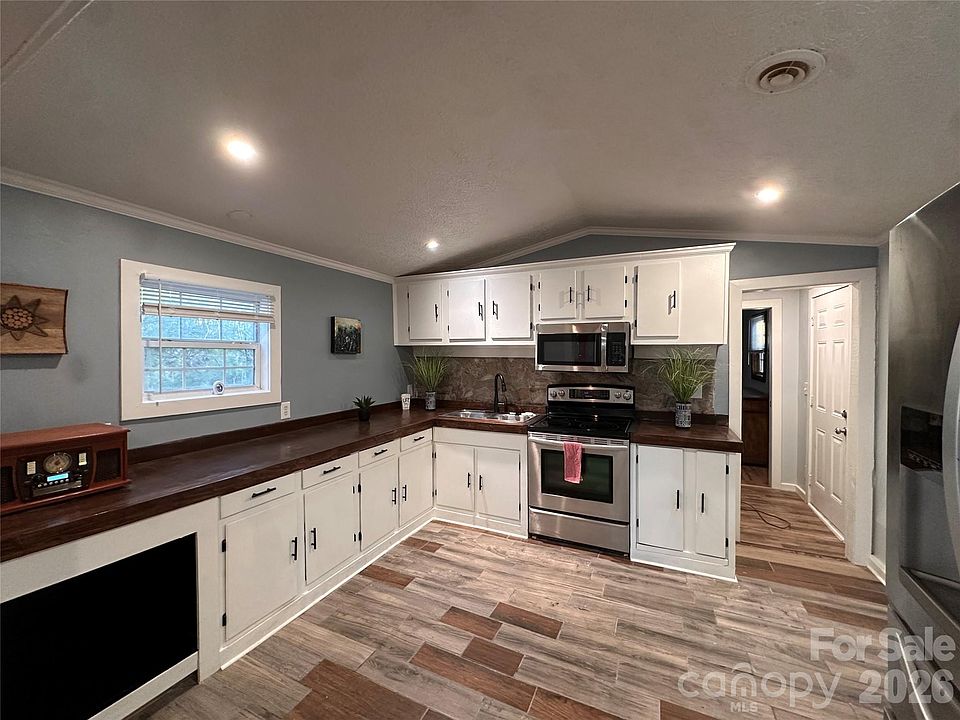 1st image of 113 Highlander St